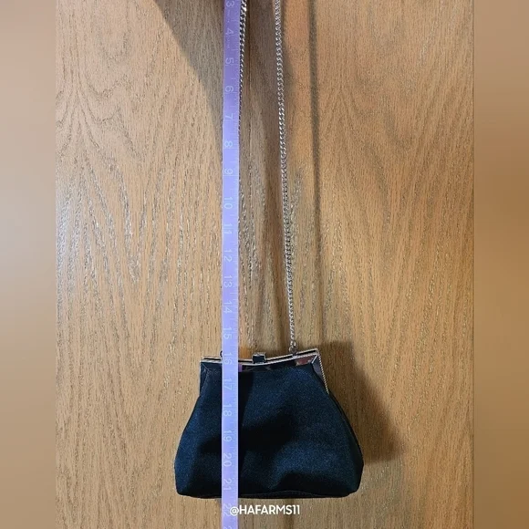 Cute Black Purse - Picture 2 of 9